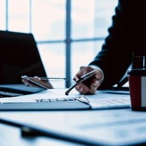 Нужно ли учитывать баллы для офисной бумаги, если она под запретом в Приложении 1 ПП РФ № 1875, а в реестре баллы не указаны