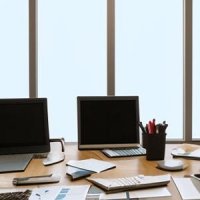 Просрочка оплаты на Портале поставщиков: должен ли заказчик платить пени только по решению суда?