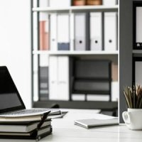 Товар под ограничением по ПП №1875: СТ-1 просрочен, реестрового номера нет — отклонять ли заявку