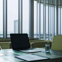 Закупка у единственного поставщика по 223-ФЗ с учётом ПП №1875: можно ли “смешать” приложение 1 и приложение 2